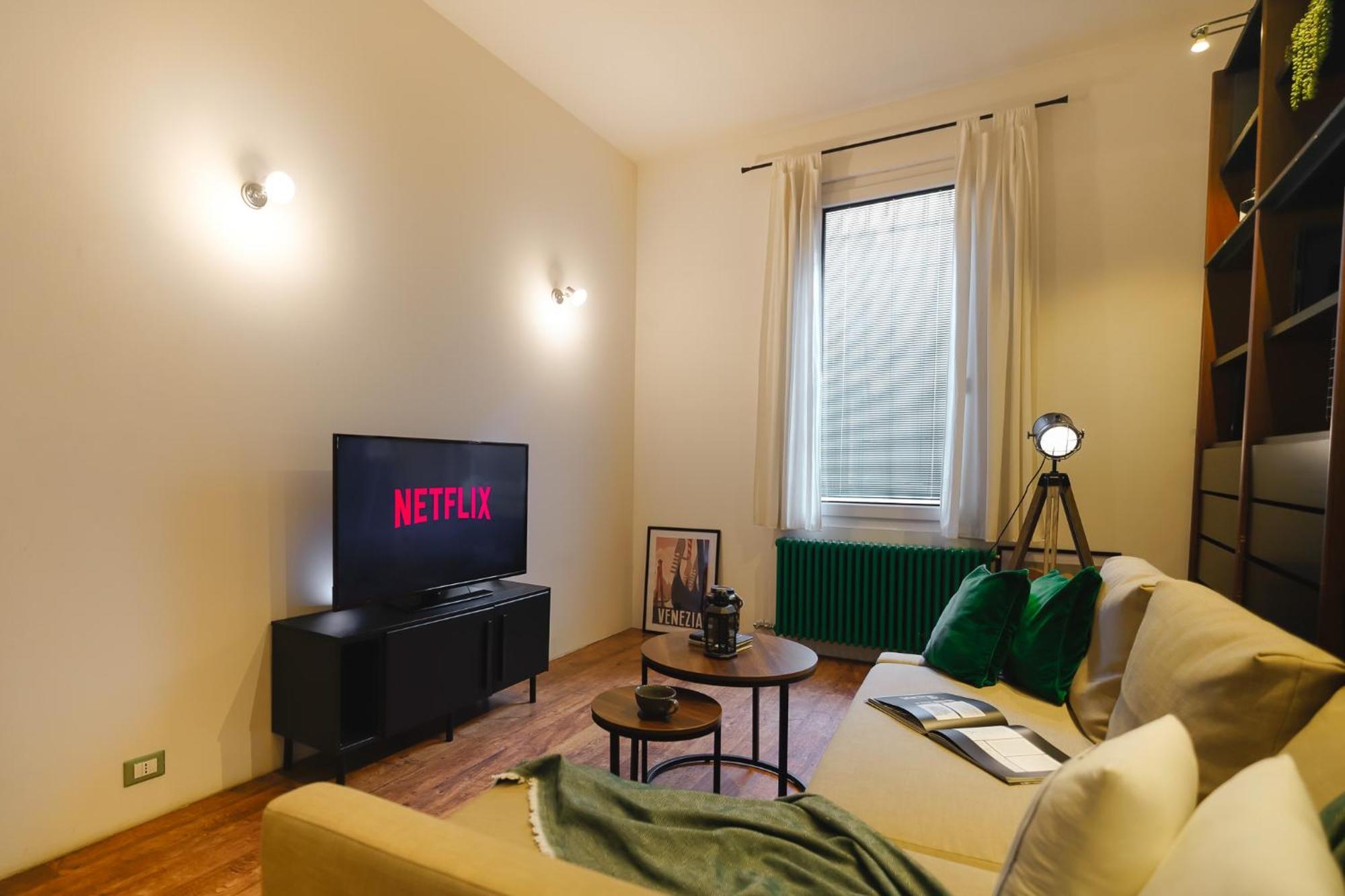 Entire Industrial Flat Venice With Patio - Free Parking 메스트레 외부 사진